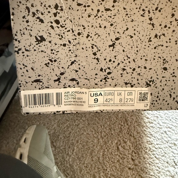 Jordon Retro 5 Black/Fire Red- Grape ice - Picture 4 of 4